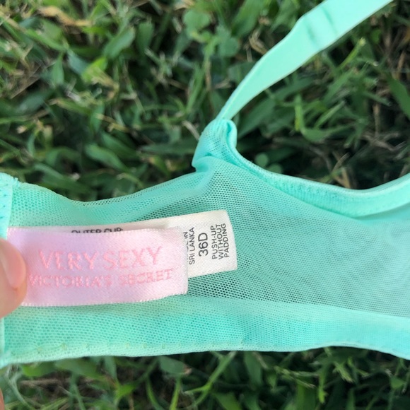 Victoria’s Secret Push Up without padding 36D - Picture 4 of 4